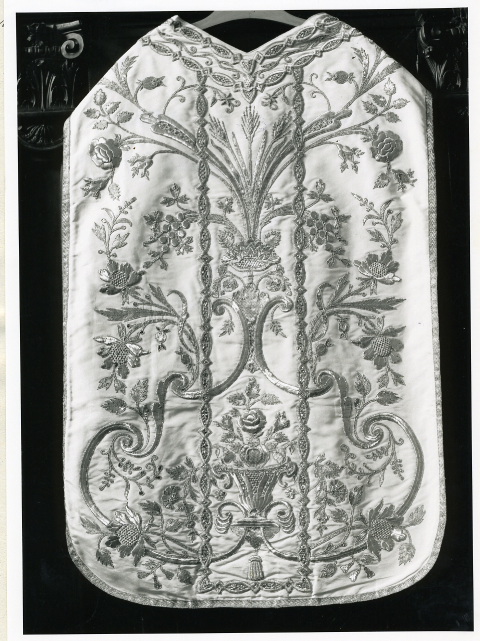 piviale, elemento d'insieme - manifattura napoletana (prima metà sec. XIX)