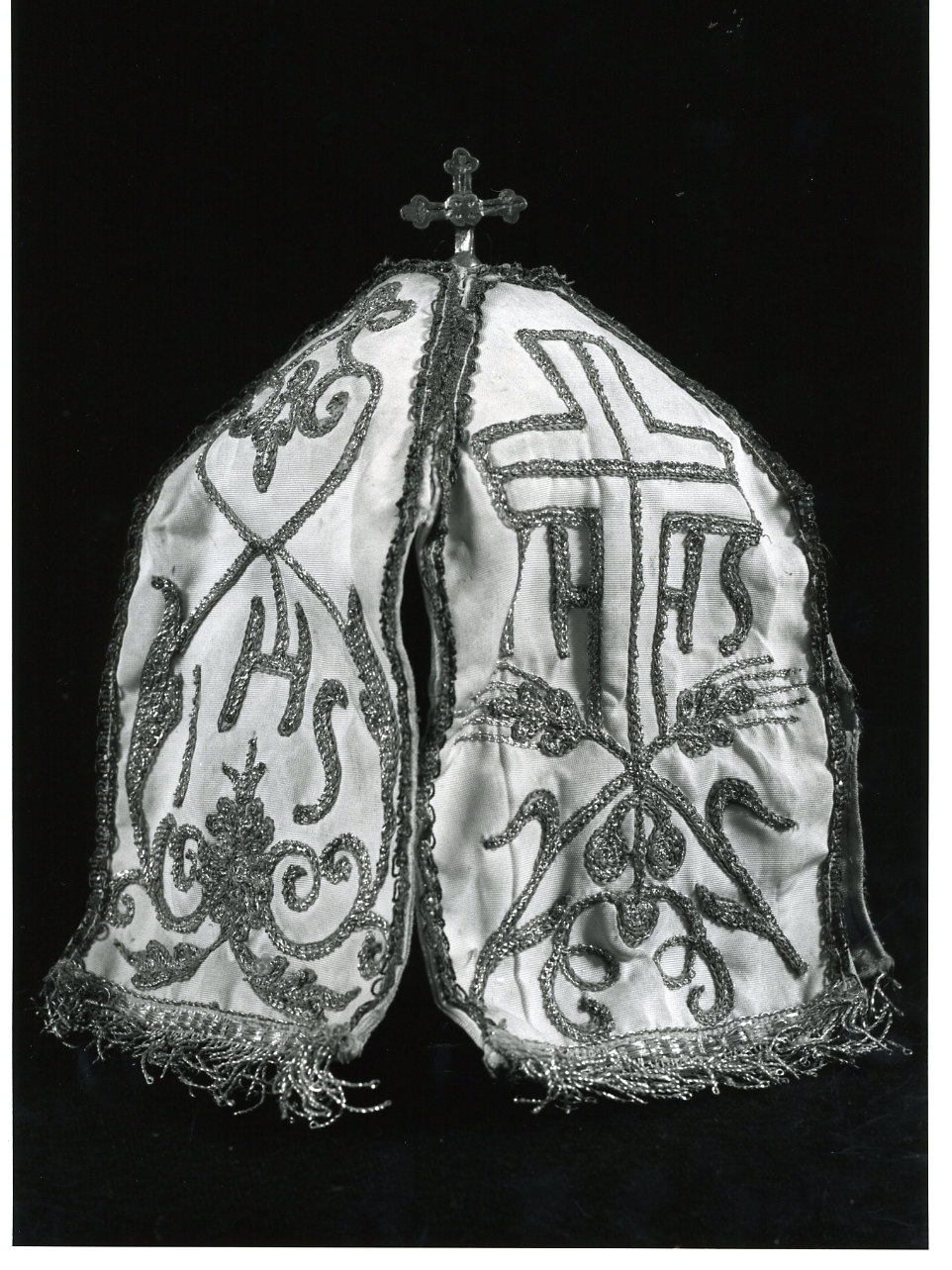 conopeo di pisside - manifattura napoletana (prima metà sec. XX)