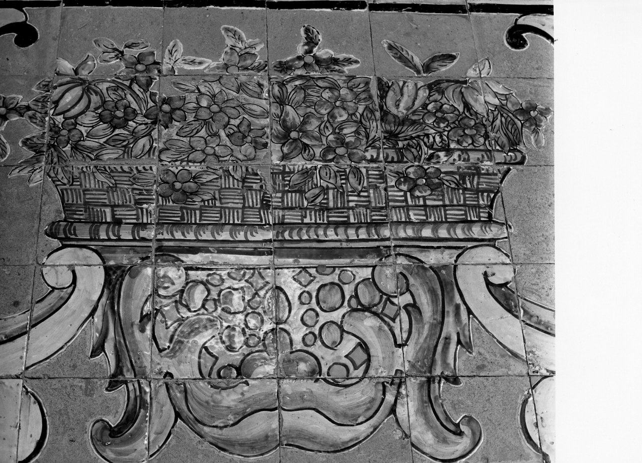 motivi decorativi floreali (pavimento) - bottega napoletana (sec. XIX)