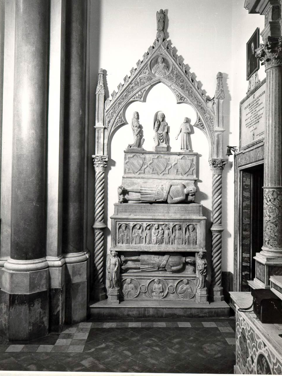 monumento funebre - bottega napoletana (sec. XIV)