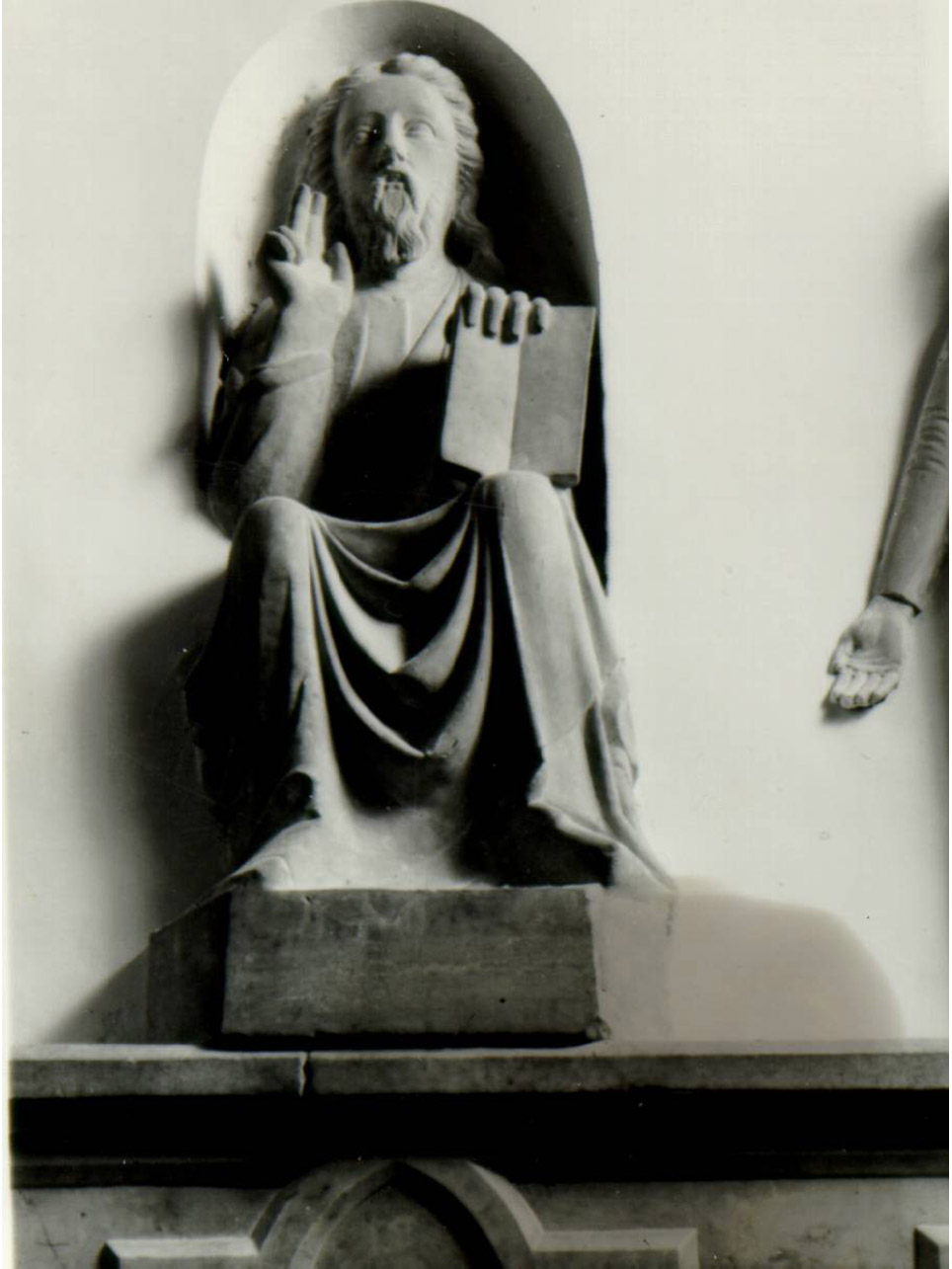 CRISTO BENEDICENTE (SCULTURA, ELEMENTO D'INSIEME) - AMBITO NAPOLETANO (Metà sec. XIV)