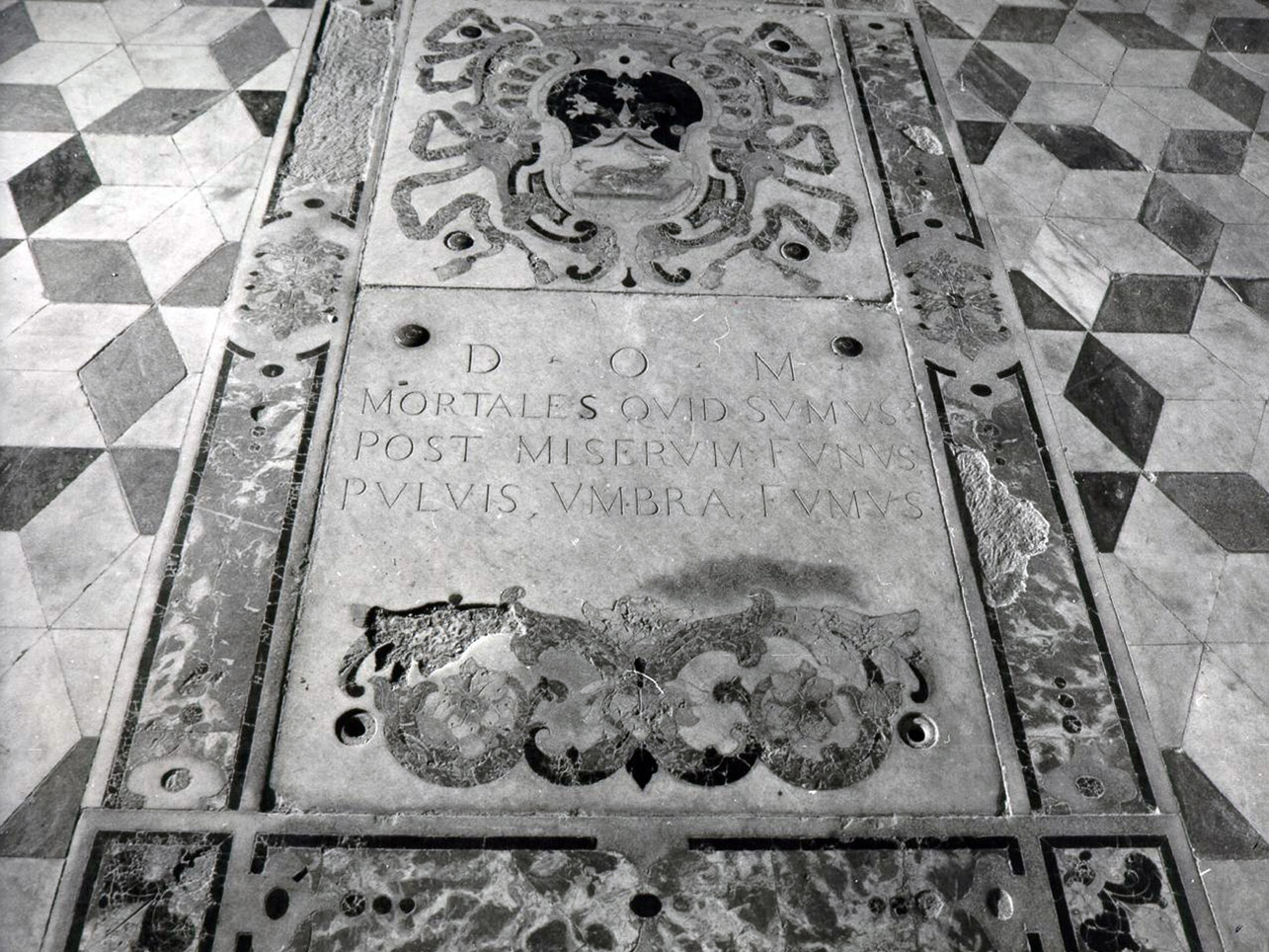 lastra tombale - bottega napoletana (prima metà sec. XVIII)