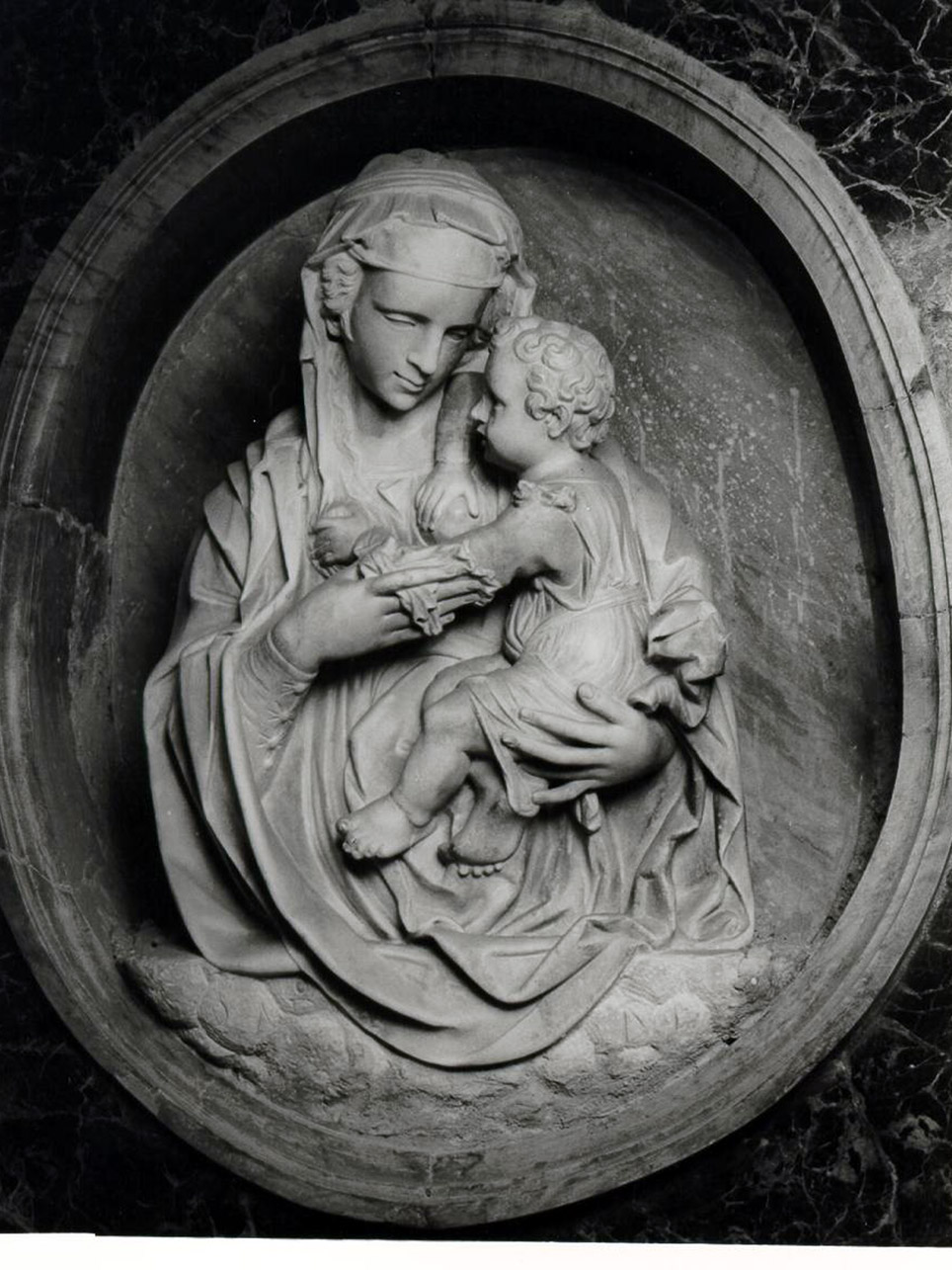 Madonna con Bambino (rilievo) di Righi Ludovico (sec. XVII)