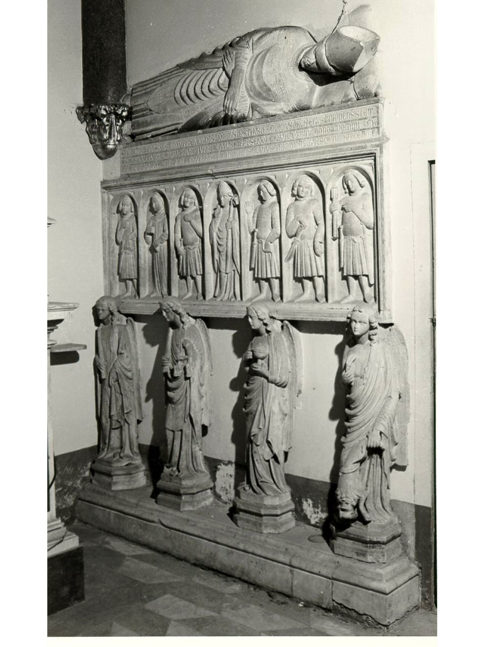 monumento funebre - bottega napoletana (sec. XIV)