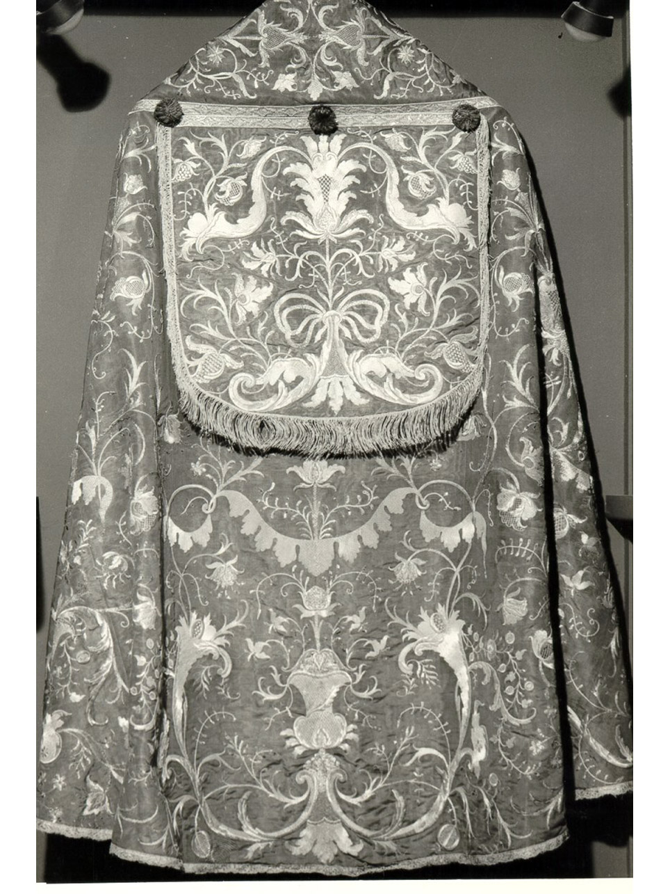 piviale - manifattura napoletana (prima metà sec. XVIII)