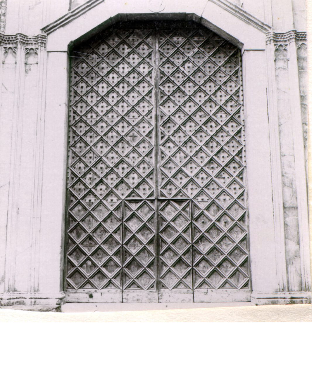 portale, elemento d'insieme - bottega napoletana (prima metà sec. XIV)