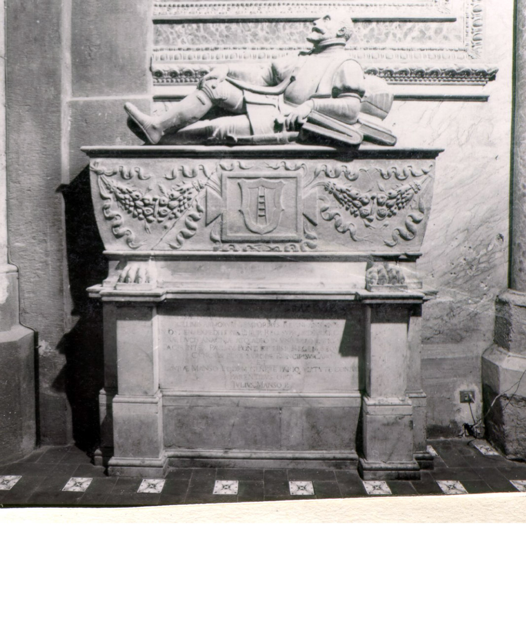 monumento funebre - bottega napoletana (metà sec. XVI)