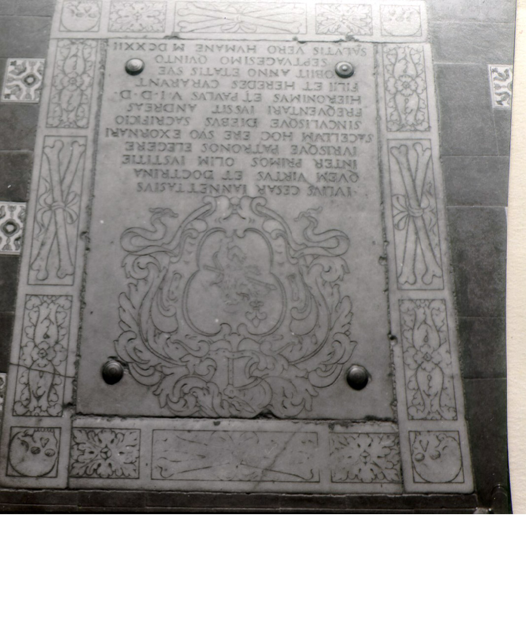 lastra tombale - bottega napoletana (sec. XVII)