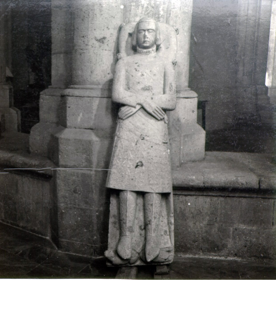 lastra tombale - bottega napoletana (metà sec. XIV)