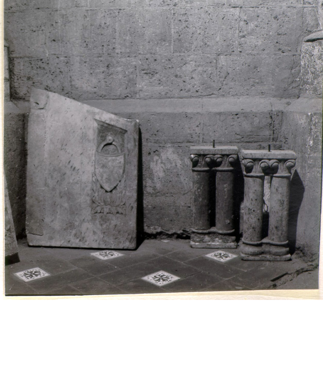 colonnina binata, serie - bottega napoletana (metà sec. XIV)
