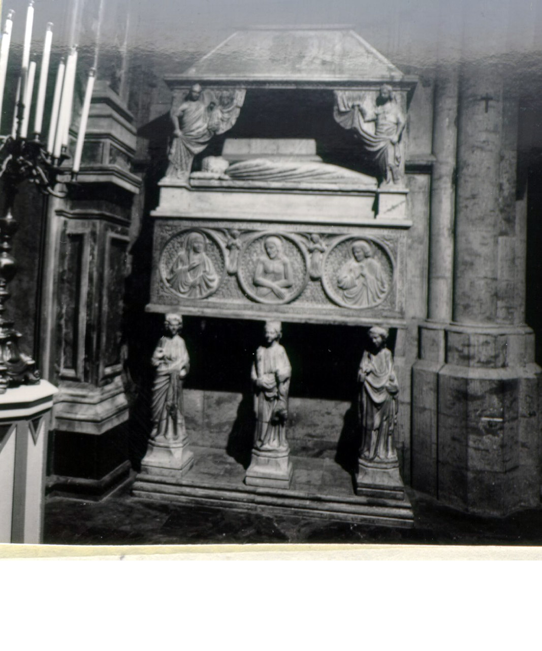 monumento funebre - bottega napoletana (sec. XIV)