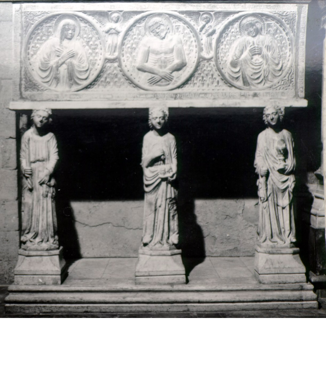 allegoria della Fede (cariatide, elemento d'insieme) - ambito napoletano (ultimo quarto sec. XV)