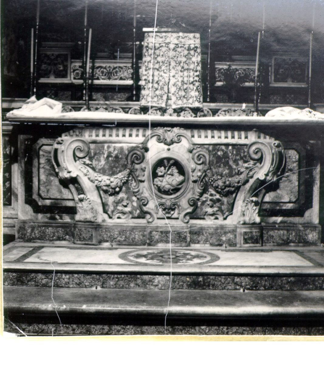 altare di Fanzago Cosimo (e aiuti) (sec. XVII)