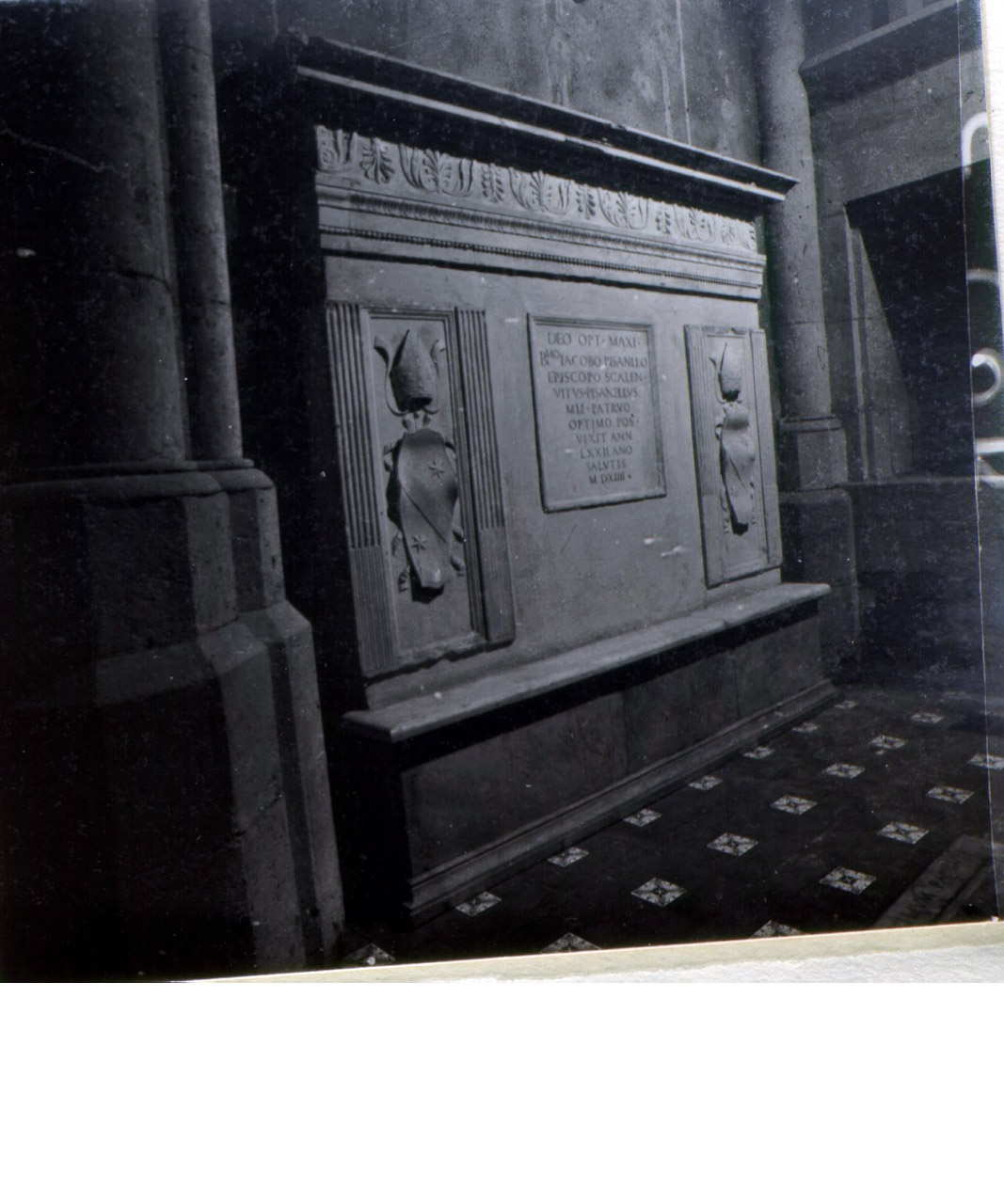 monumento funebre - bottega napoletana (sec. XVI)