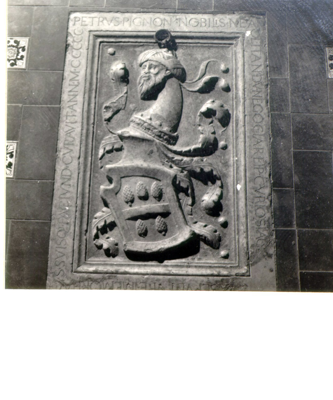 lastra tombale - bottega napoletana (sec. XVI)