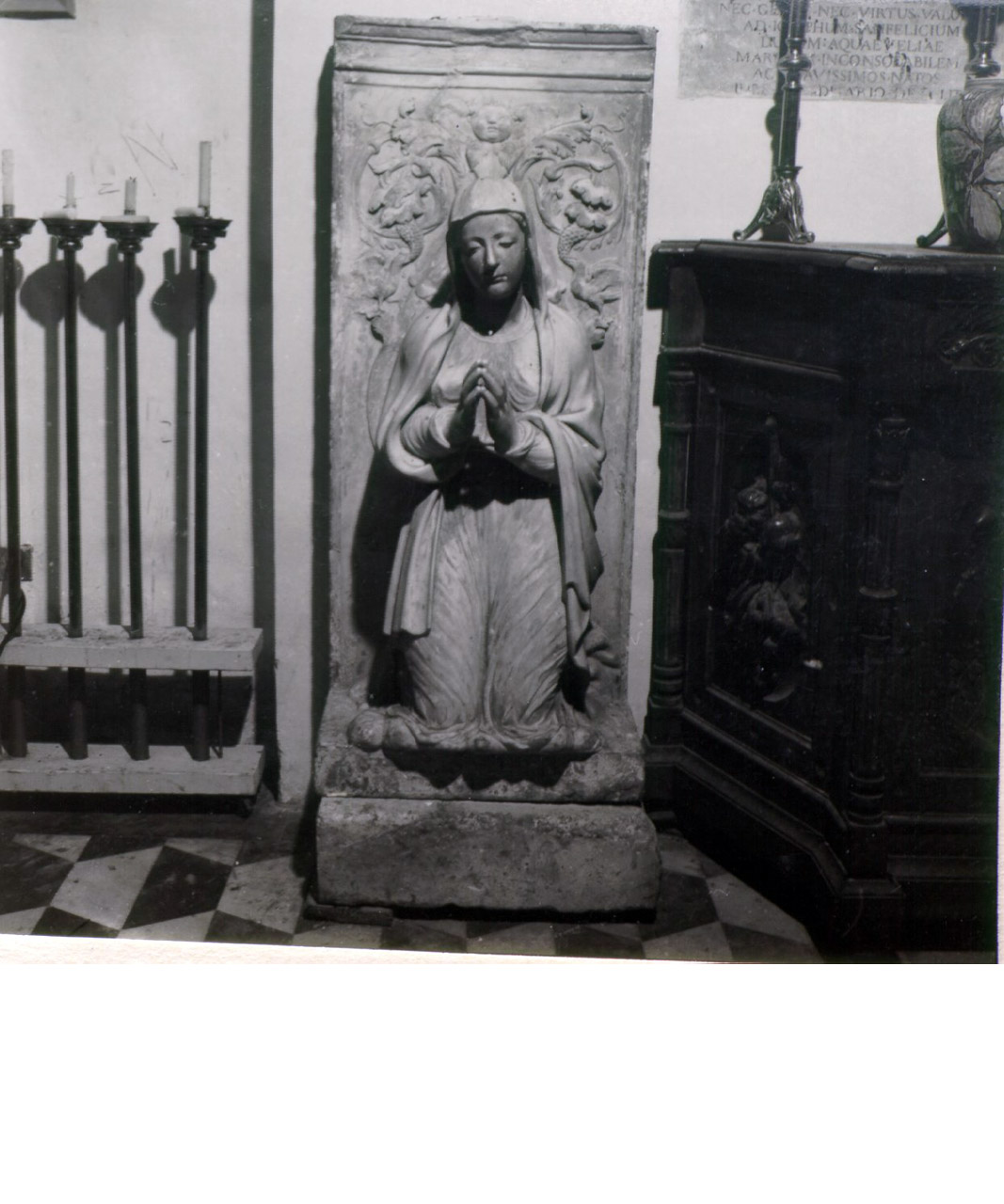 Madonna orante (scultura) di Merliano Giovanni detto Giovanni da Nola (inizio sec. XVI)