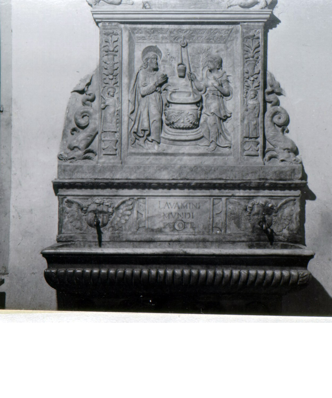 lavabo da sacrestia, insieme - bottega napoletana (sec. XVI)