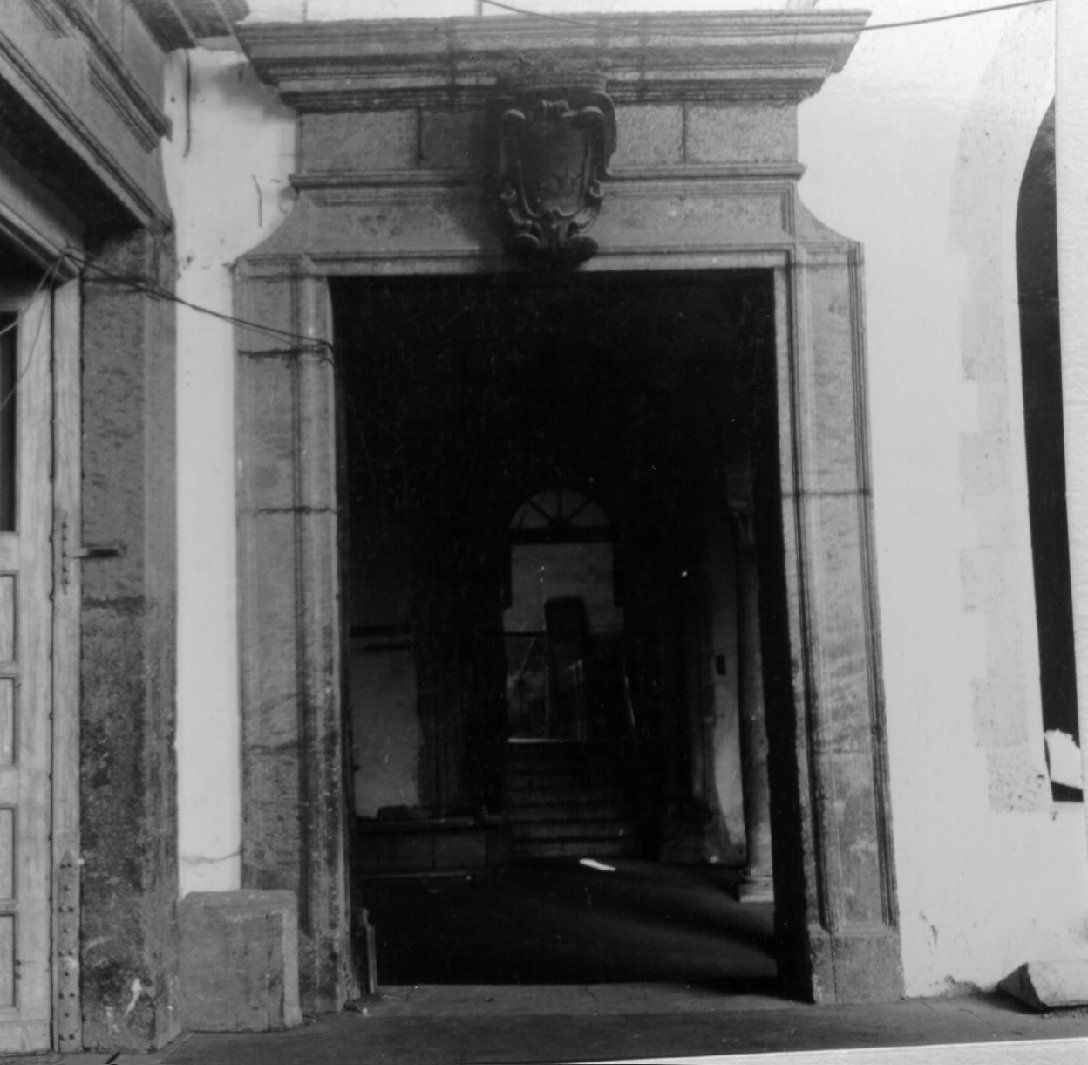 STIPITE DI PORTALE, SERIE - BOTTEGA NAPOLETANA (Prima metà sec. XVII)