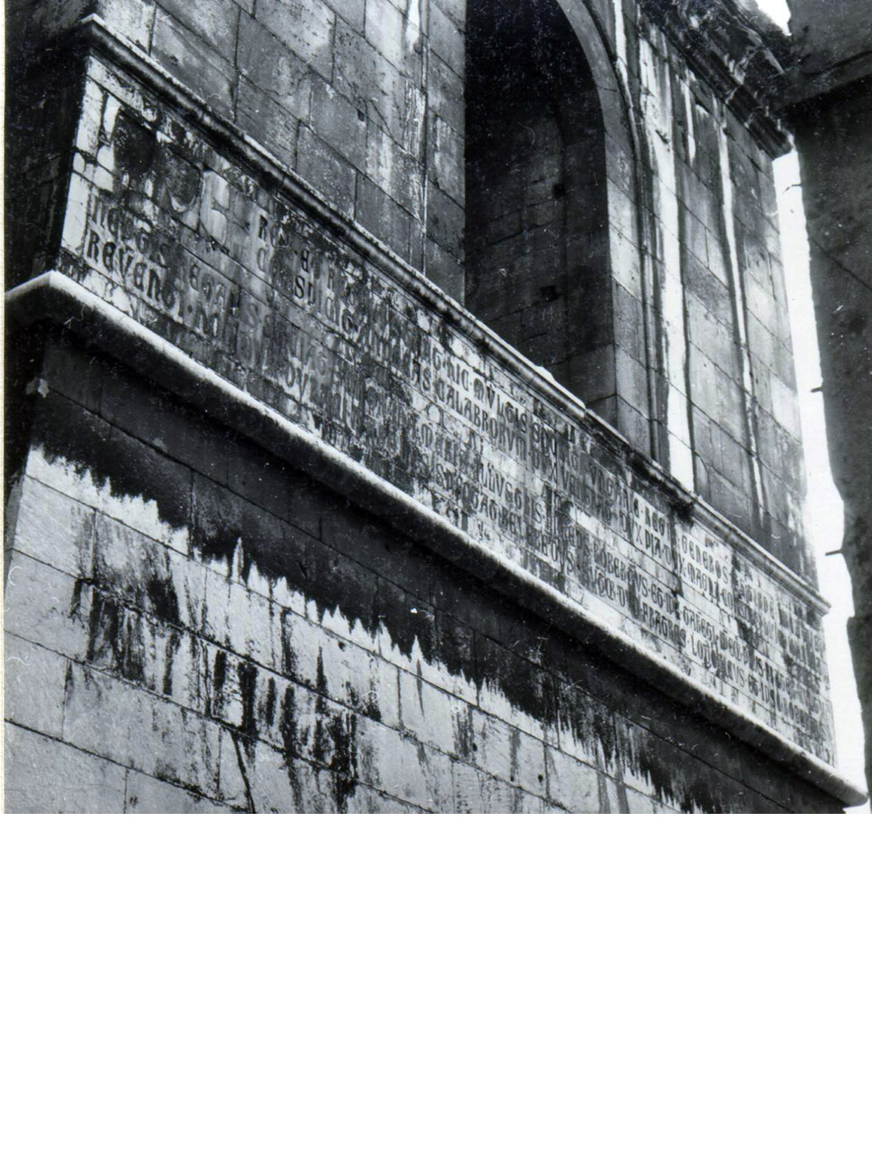 lapide celebrativa - bottega napoletana (prima metà sec. XIV)