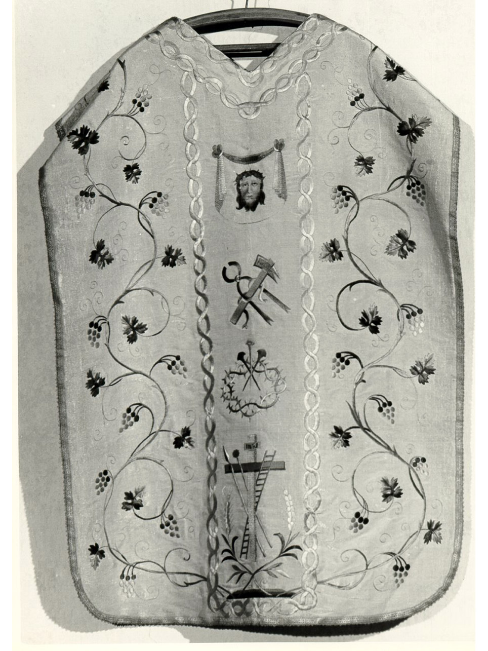 SIMBOLI DELLA PASSIONE DI CRISTO (PIANETA) - MANIFATTURA NAPOLETANA (Metà sec. XIX)