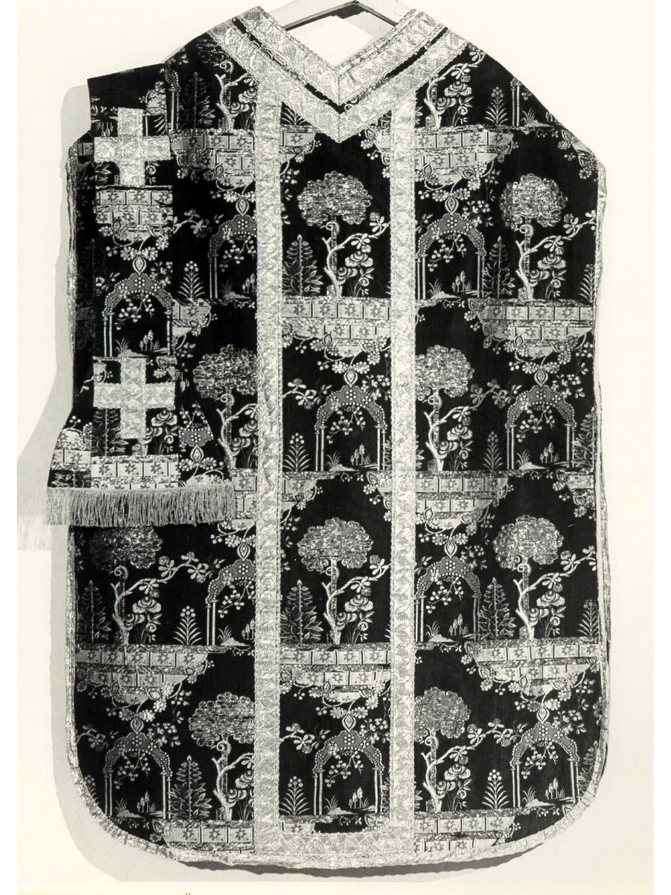 PARAMENTO LITURGICO, INSIEME - MANIFATTURA NAPOLETANA (Metà sec. XVIII)