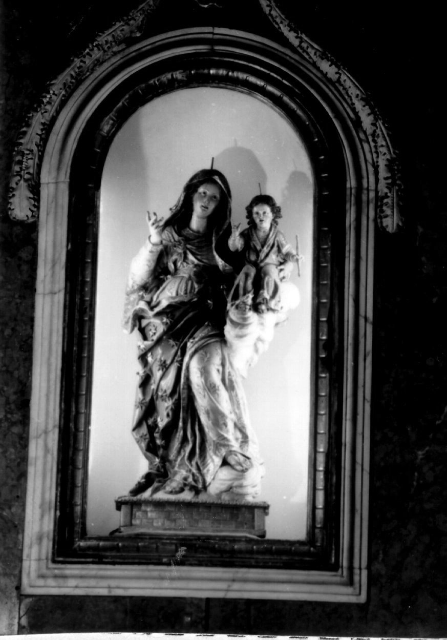Madonna del Pozzo, Madonna con Bambino (gruppo scultoreo) - bottega napoletana (sec. XIX)