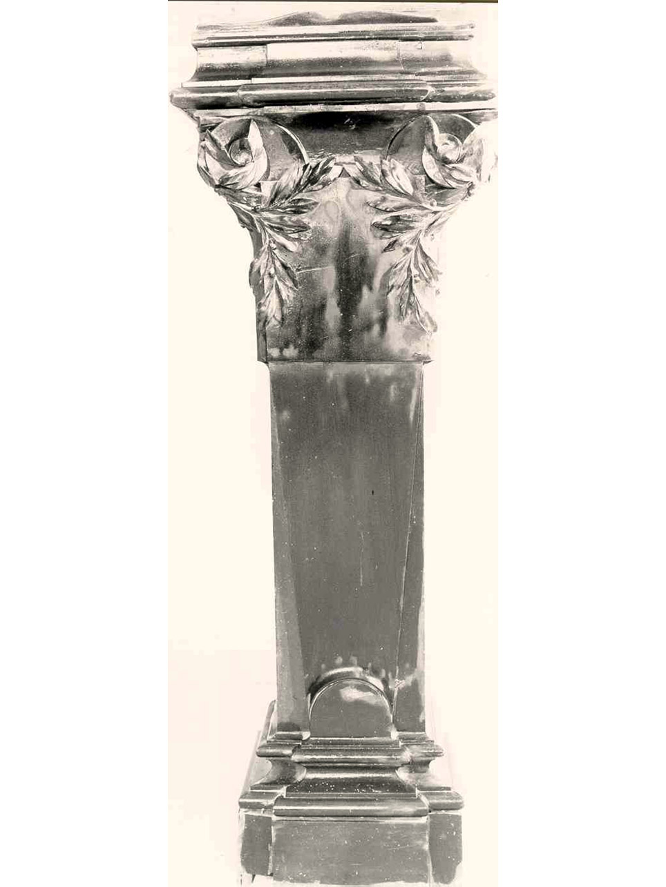 PIEDISTALLO - manifattura napoletana (Seconda metà sec. XIX)