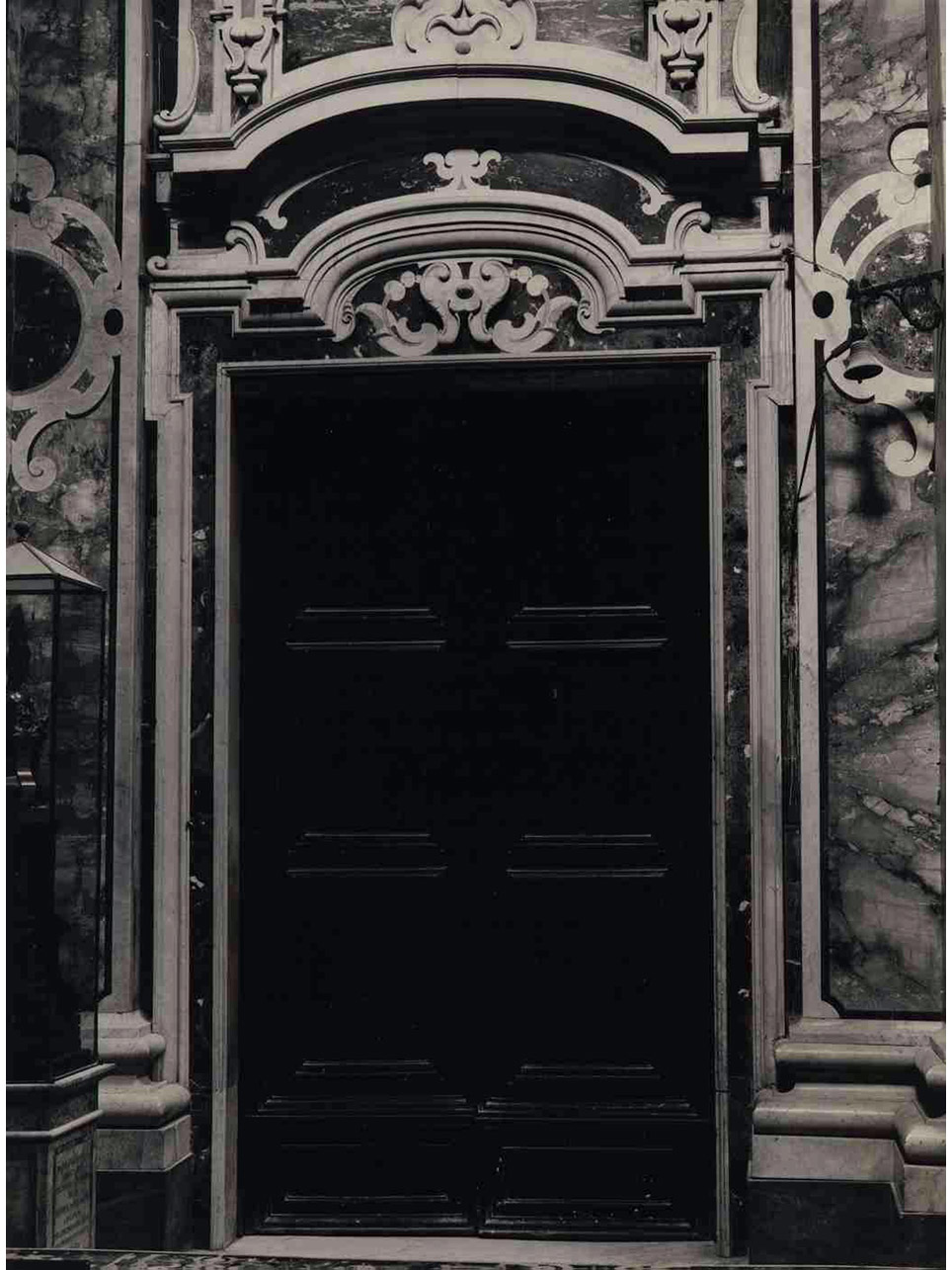 STIPITE DI PORTA A RILIEVO, SERIE - BOTTEGA NAPOLETANA (Prima metà sec. XVII)