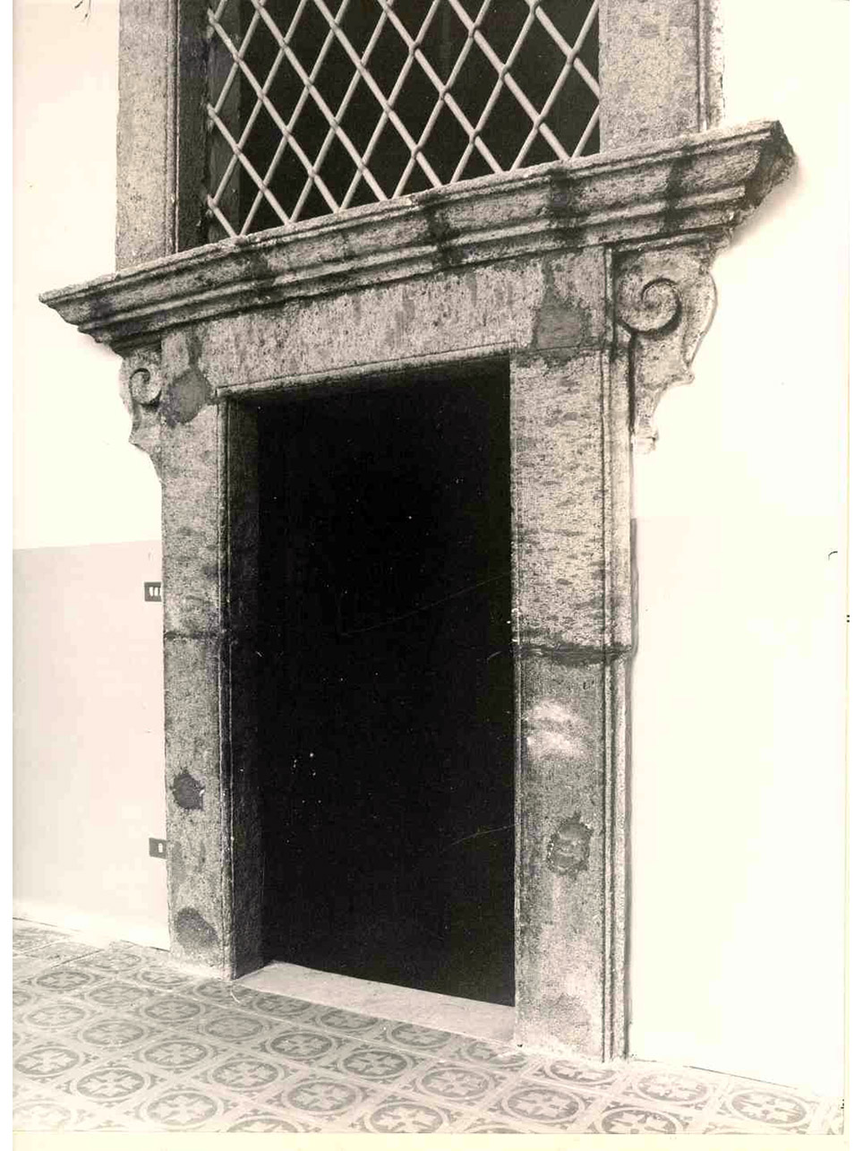 PORTALE A RILIEVO, SERIE - BOTTEGA NAPOLETANA (INIZIO sec. XVII)