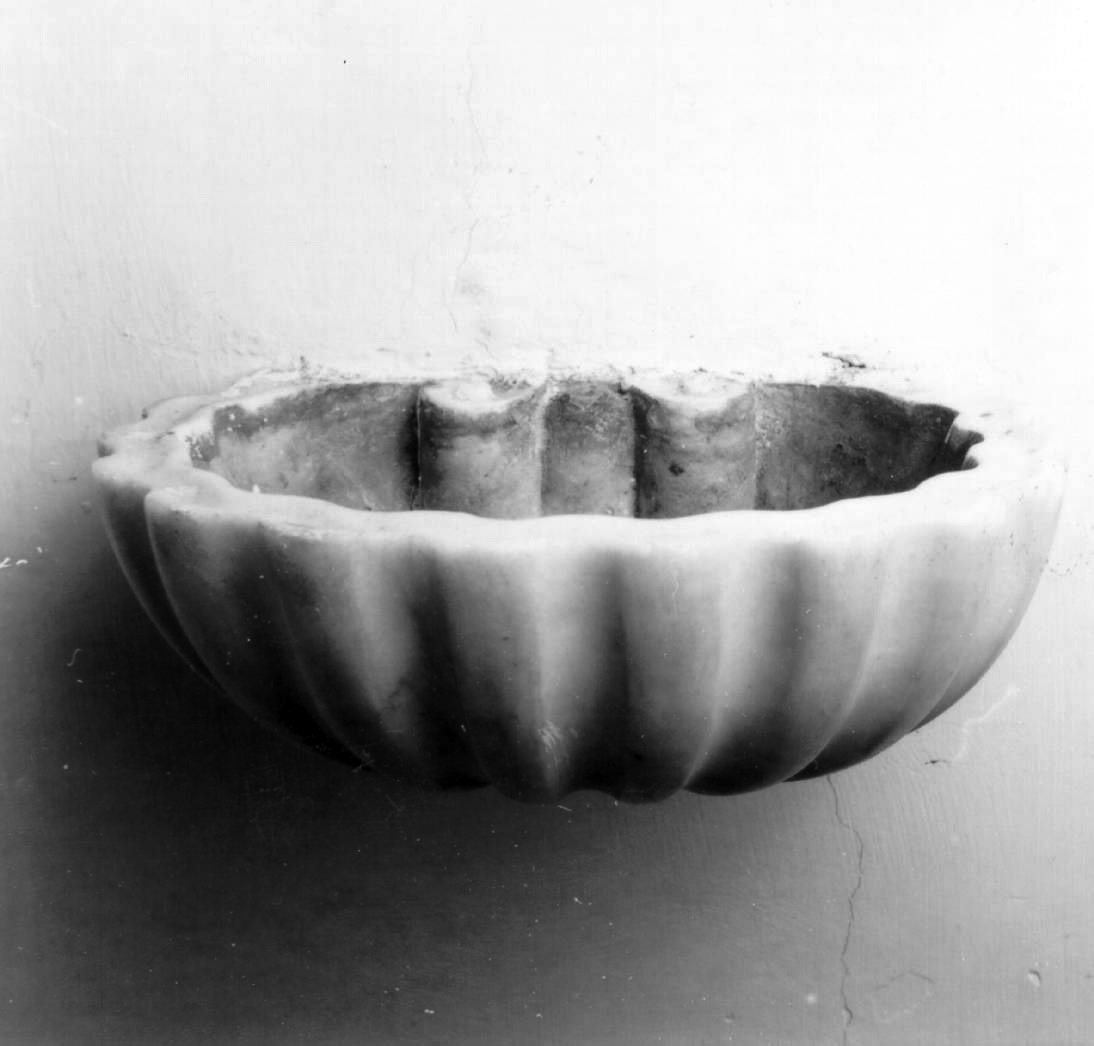 acquasantiera da parete - bottega napoletana (inizio sec. XIX)