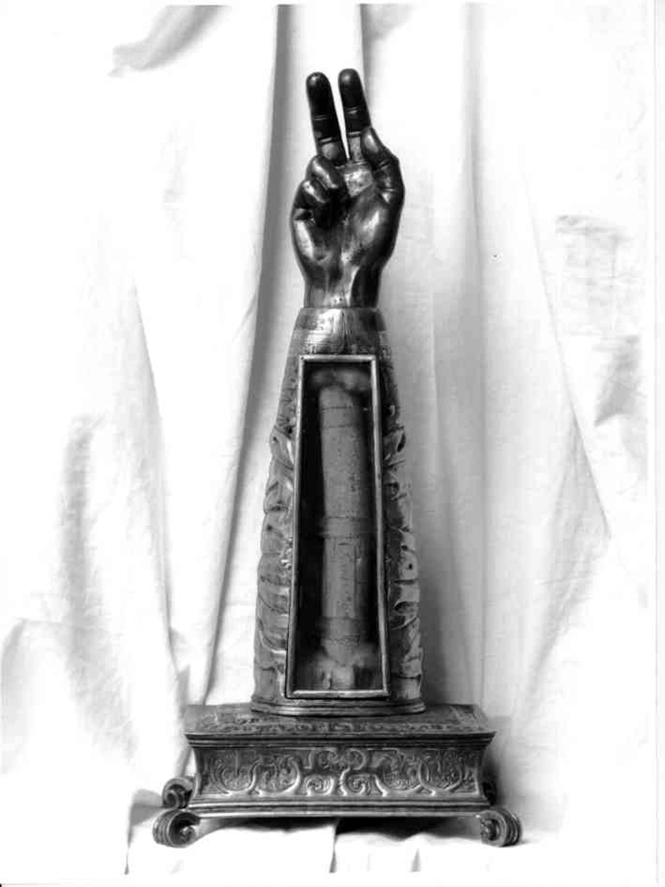 RELIQUIARIO - A BRACCIO - bottega argentiera napoletana (Seconda metà sec. XVII)