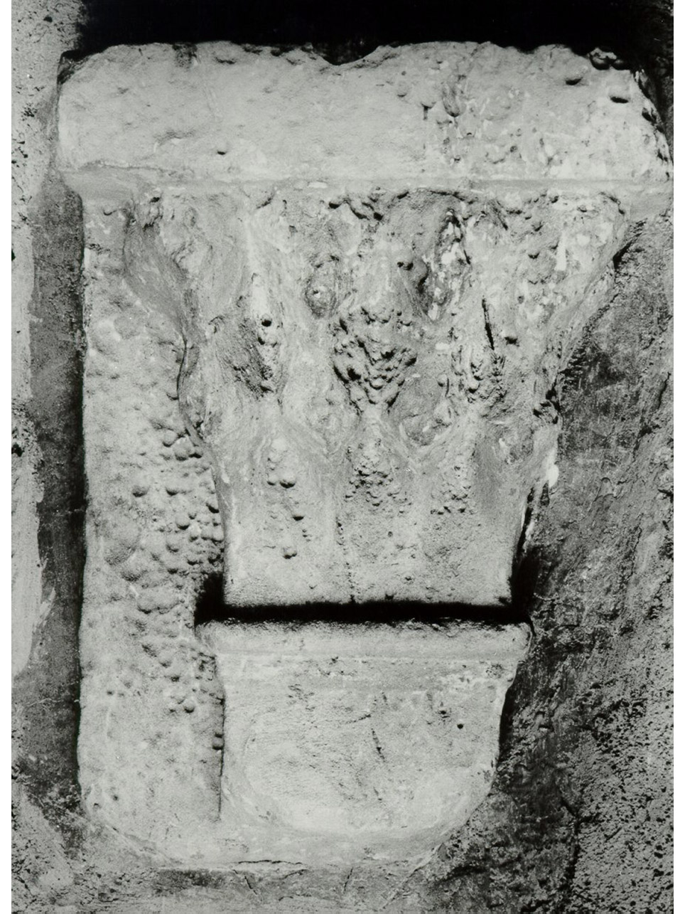 decorazione plastica, frammento - bottega napoletana (sec. III, sec. XIV)