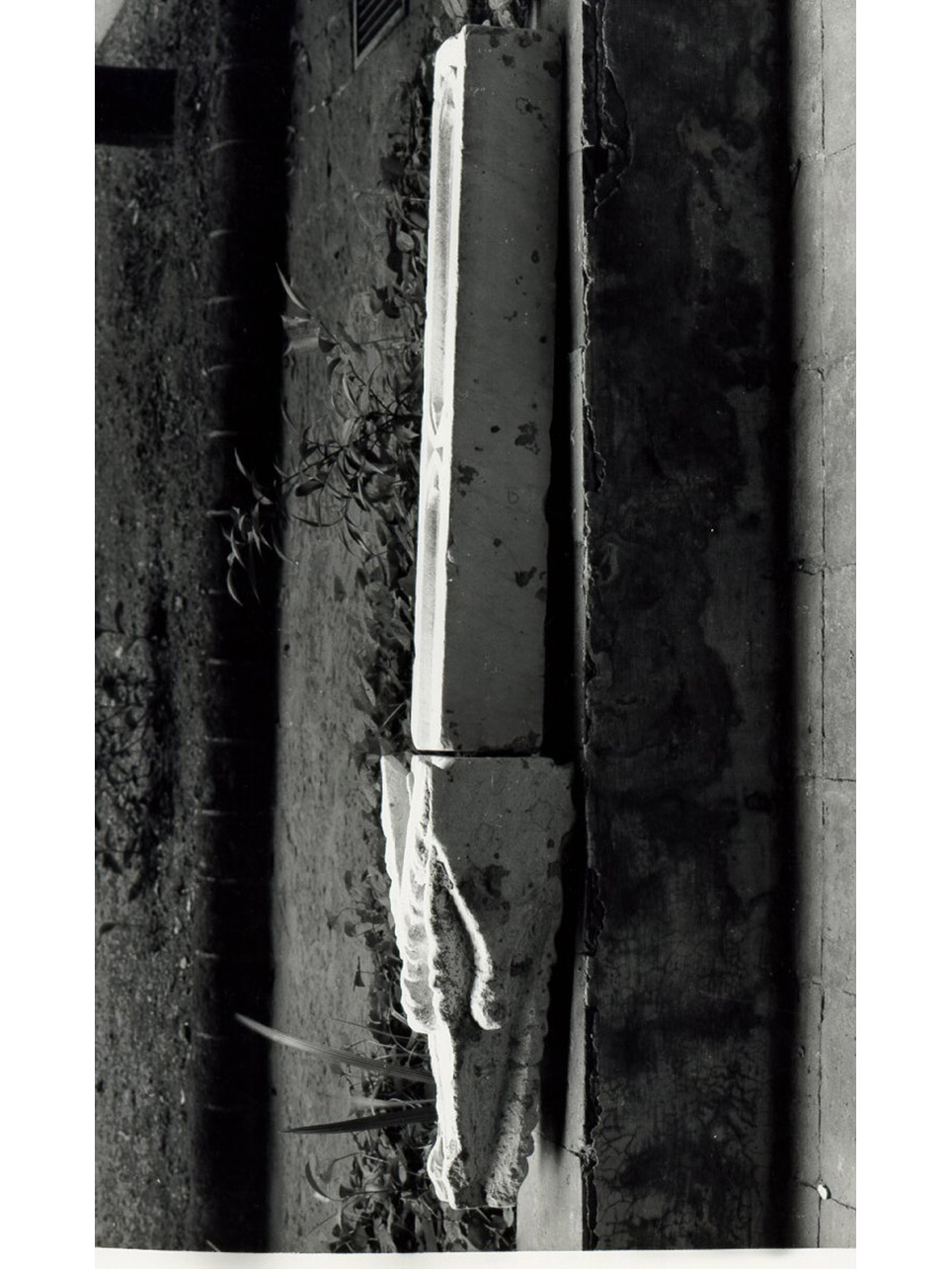 pilastrino, frammento - bottega napoletana (metà sec. XIV)