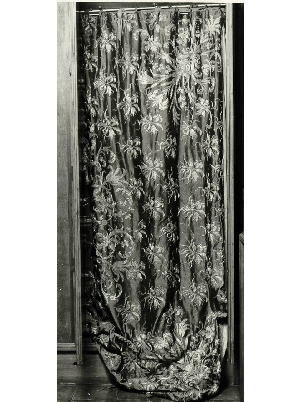 DRAPPELLONE DI BALDACCHINO - MANIFATTURA NAPOLETANA (Prima metà sec. XIX)