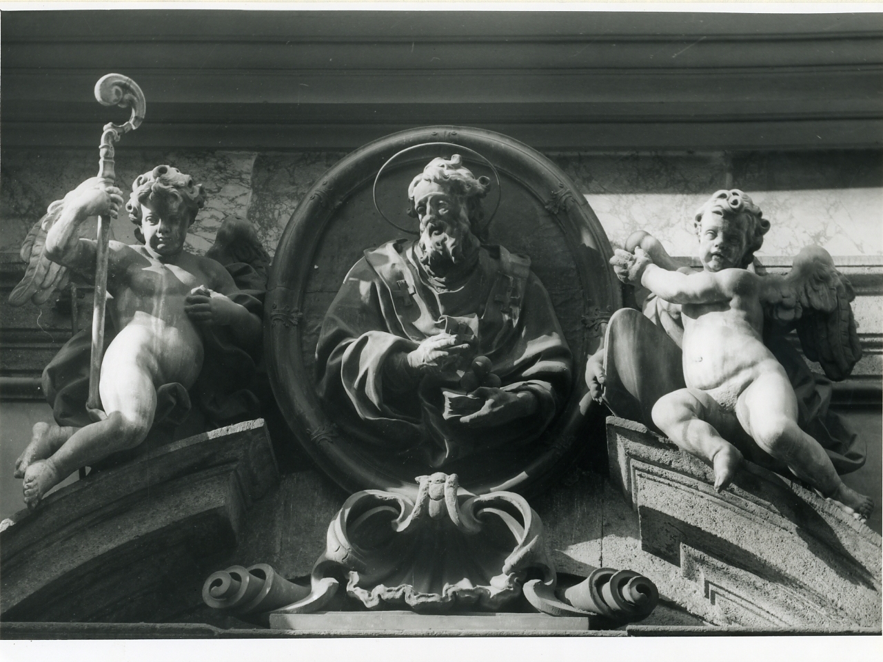 San Nicola di Bari (gruppo scultoreo, insieme) di Granucci Bartolomeo, Solimena Francesco detto Abate Ciccio, Persico Paolo, Russo Andrea (sec. XVIII)