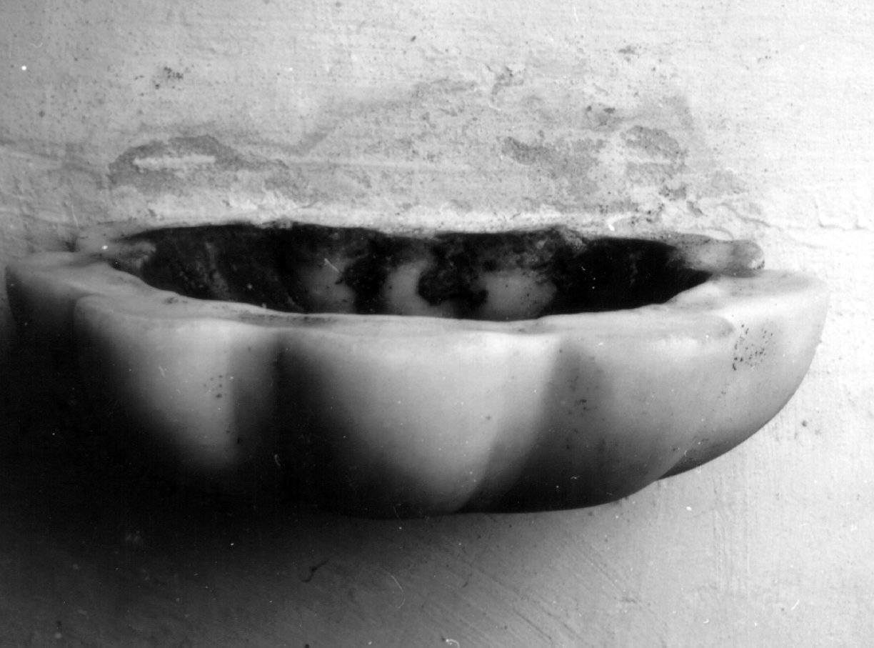 acquasantiera da parete - bottega napoletana (inizio sec. XIX)