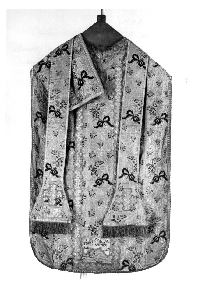 PARAMENTO LITURGICO, INSIEME - MANIFATTURA NAPOLETANA (TERZO QUARTO sec. XVIII)