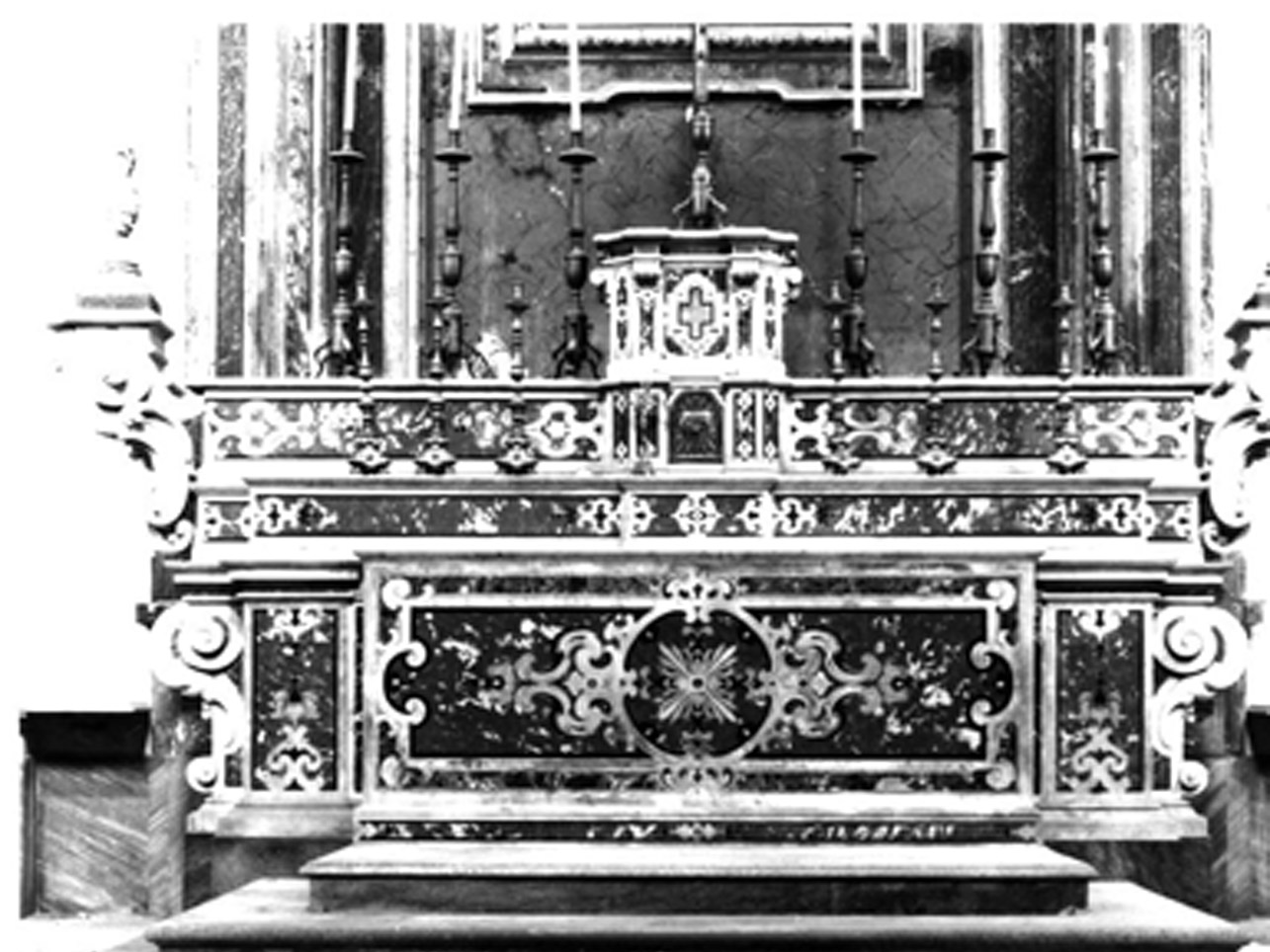ALTARE MAGGIORE - BOTTEGA NAPOLETANA (PRIMO QUARTO sec. XVIII)