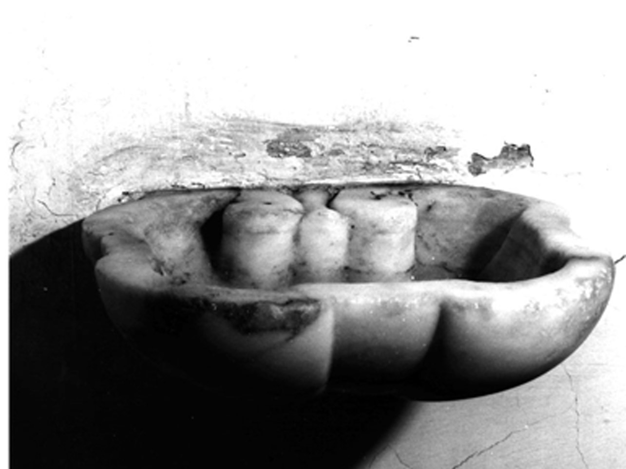 ACQUASANTIERA A MURO - ambito napoletano (PRIMO QUARTO sec. XVIII)