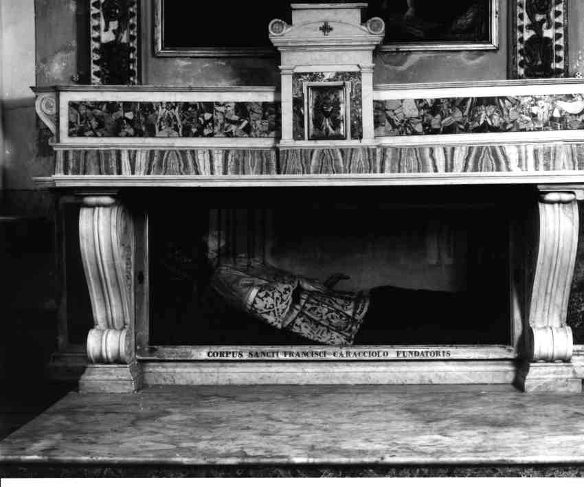 ALTARE - BOTTEGA NAPOLETANA (Prima metà sec. XIX)