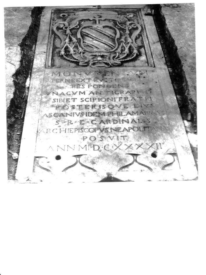 LASTRA TOMBALE - BOTTEGA NAPOLETANA (Metà sec. XVII)