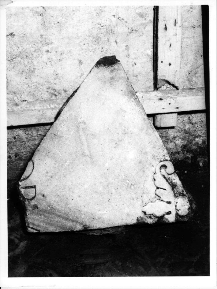 LAPIDE, FRAMMENTO - BOTTEGA NAPOLETANA (INIZIO sec. XVIII)