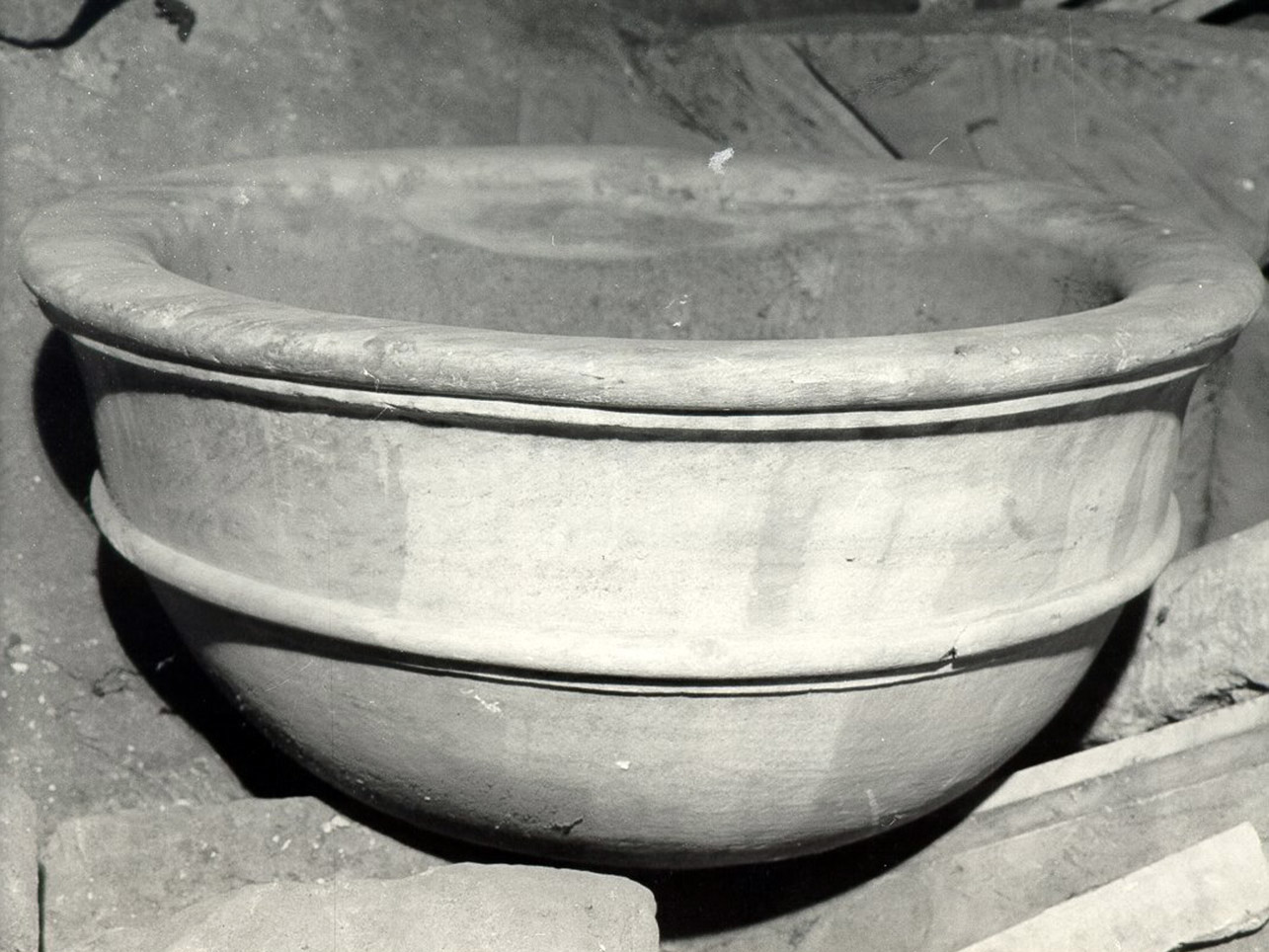 fonte battesimale - a vasca, frammento - bottega campana (metà sec. V)