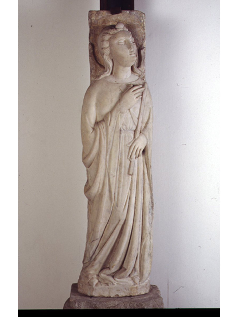 angelo annunciante (scultura, elemento d'insieme) - bottega toscana (seconda metà sec. XIV)