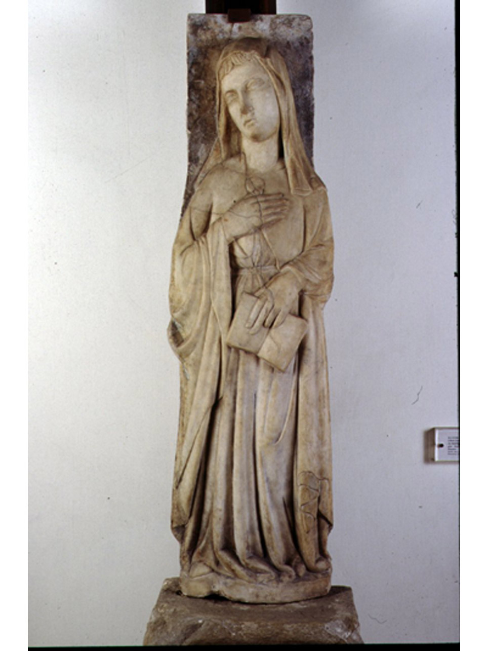 Madonna annunciata (scultura, elemento d'insieme) di Bertini Giovanni (maniera) (seconda metà sec. XIV)