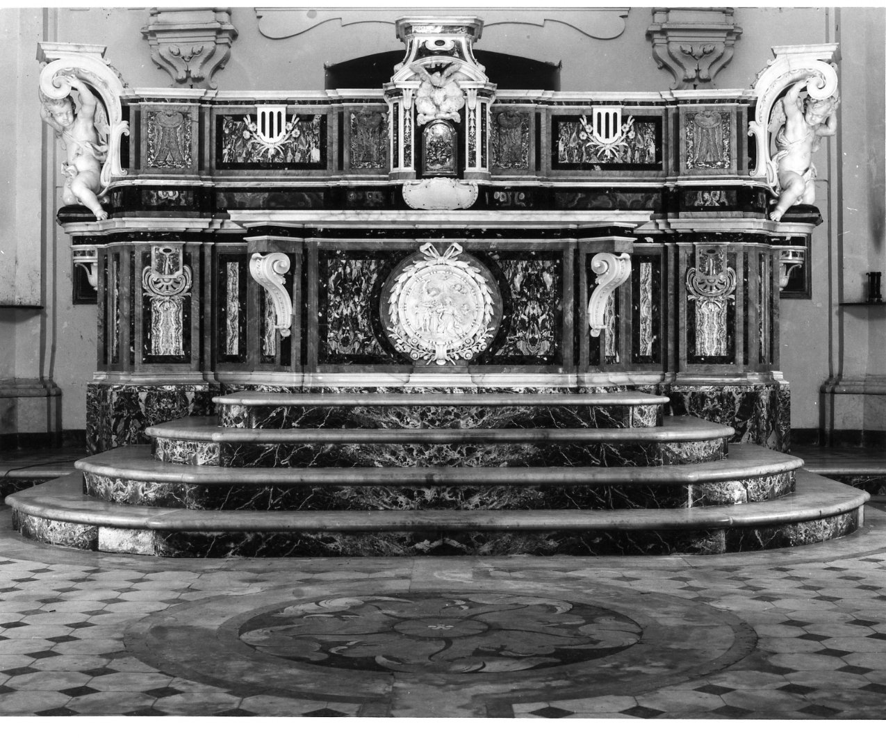 altare maggiore - bottega campana (prima metà sec. XVIII)