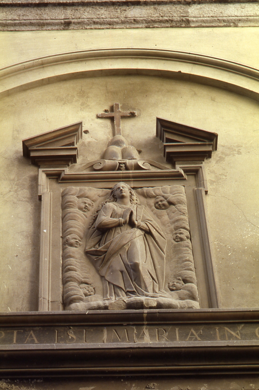 Madonna Assunta (rilievo) di Di Palma Giovan Francesco (cerchia) (metà sec. XVI)