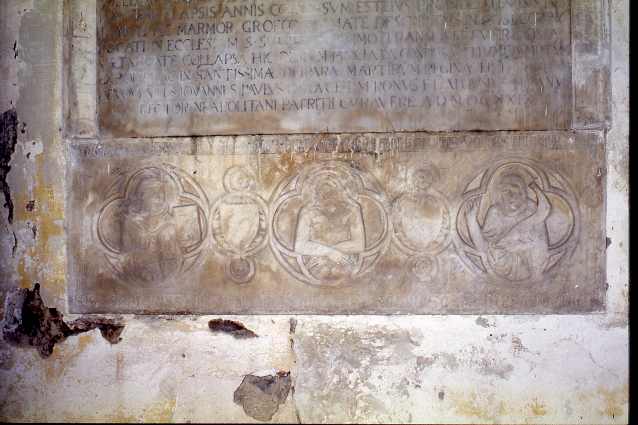 Cristo tra San Paolo e San Giovanni (tomba) - bottega napoletana (secondo quarto sec. XIV)