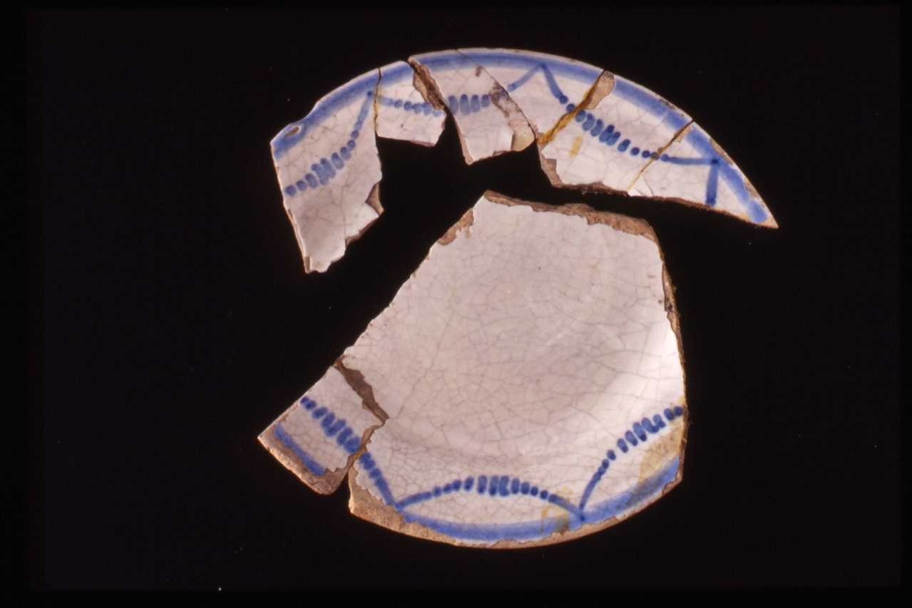 piatto, frammento - bottega napoletana (seconda metà sec. XVIII)