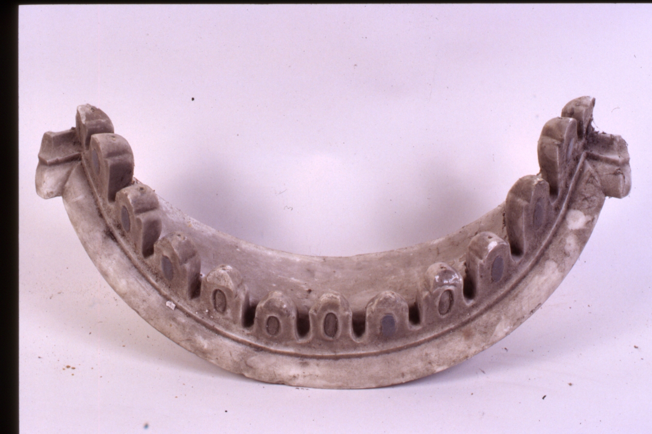 decorazione plastica, frammento - bottega napoletana (fine sec. XIX)